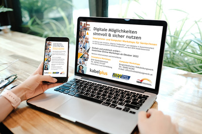 Auf dem Bild sind ein Laptop und ein Smartphone zu sehen, auf deren Bildschirmen die Einladung zu den Online-Workshops eingeblendet ist.