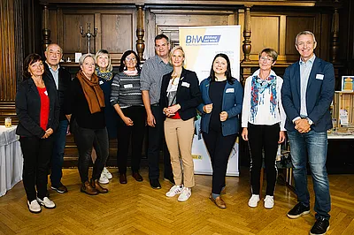 Gruppenfoto der Teilnehmenden der Gemeinschaftswerkstatt für Bildungsgemeinderätinnen und Bildungsgemeinderäte